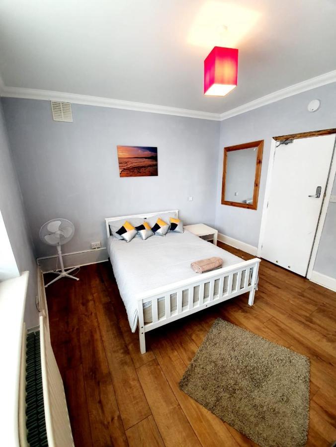 3 Bedroom Apartment Next To Westcliff-On-Sea Station Southend-on-Sea Ngoại thất bức ảnh